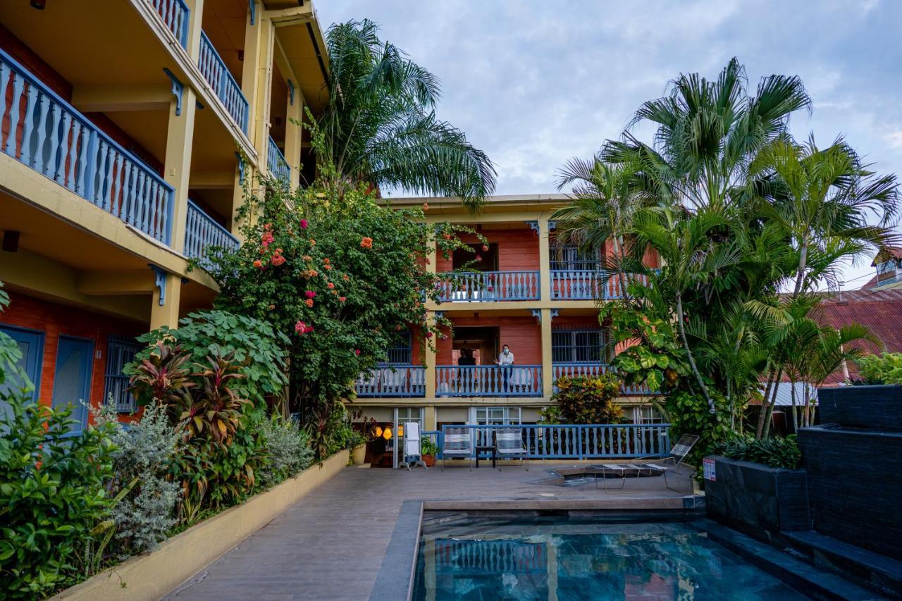Hotel Casona De La Isla Flores Extérieur photo