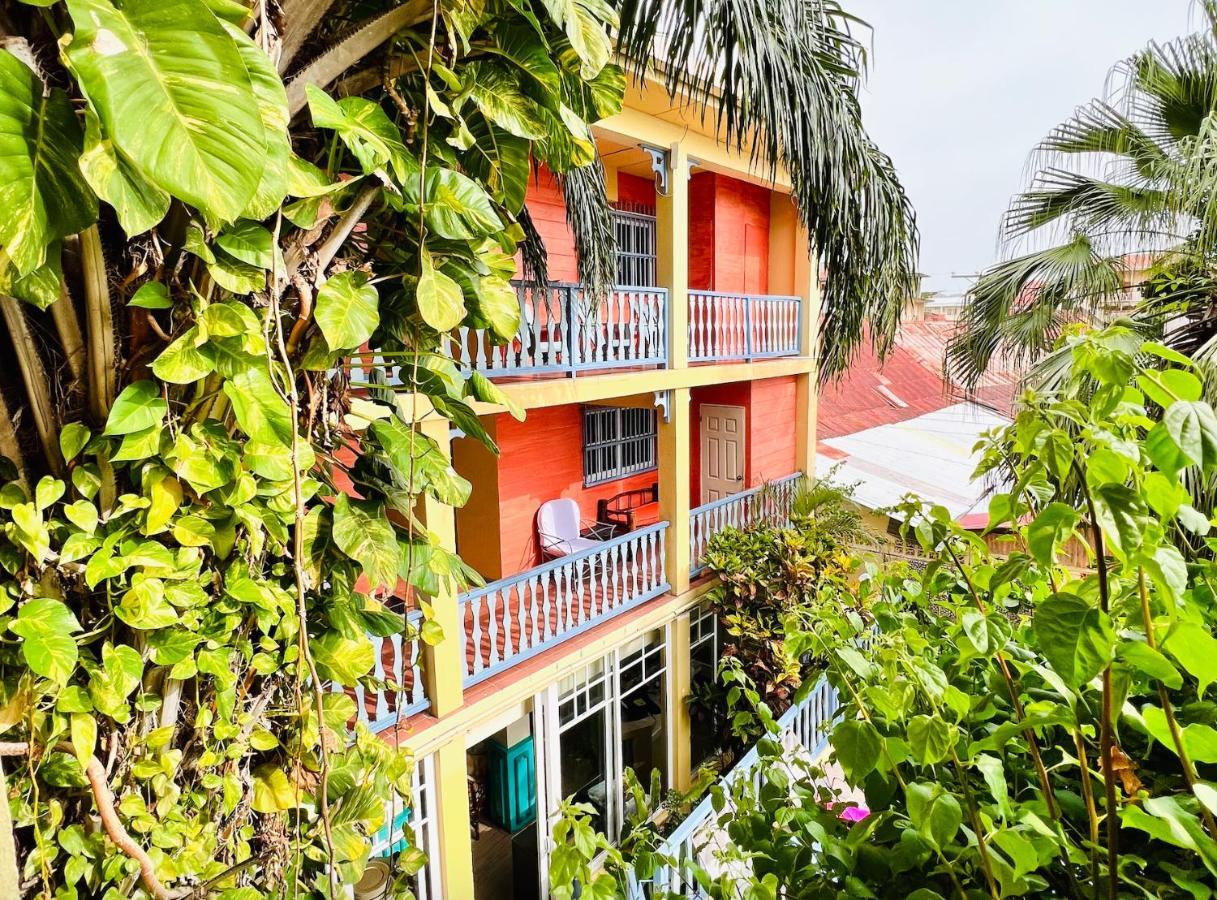 Hotel Casona De La Isla Flores Extérieur photo