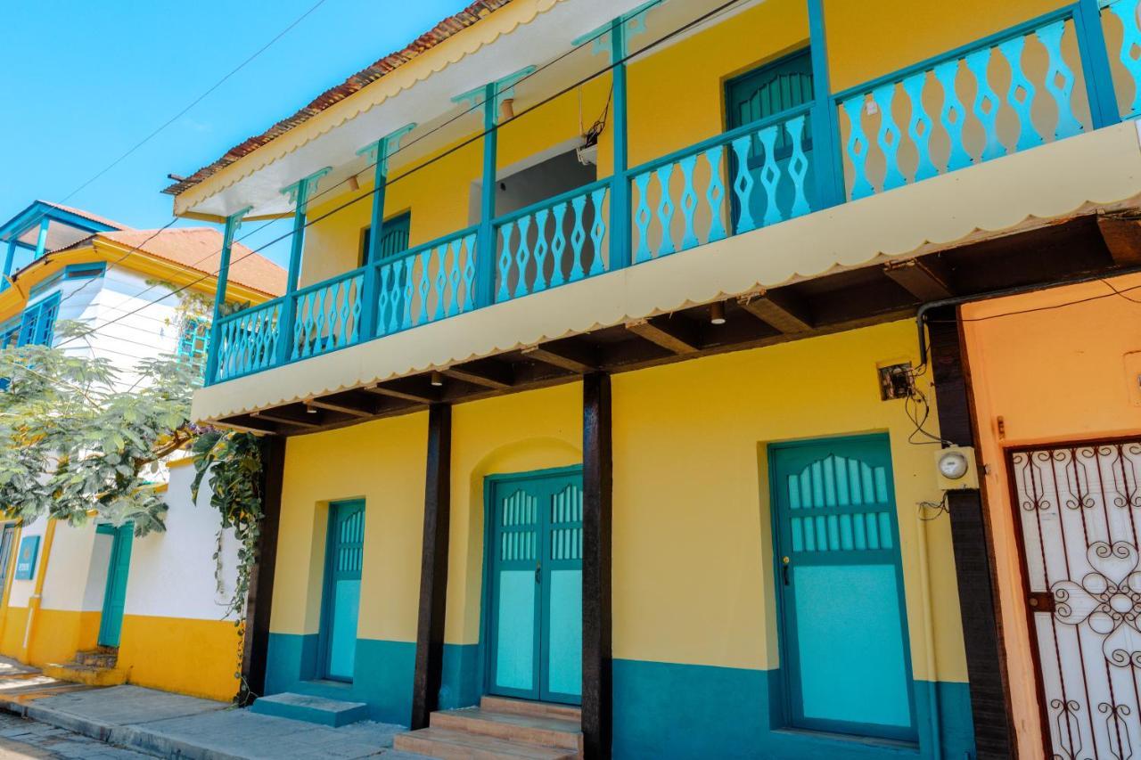 Hotel Casona De La Isla Flores Extérieur photo